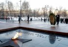 Bolsonaro colocou flores em monumento que homenageia soldados da antiga União das Repúblicas Socialistas Sovíéticas que lutaram na II Guerra Mundial.