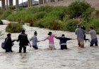 EUA: agentes são orientados a empurrar crianças imigrantes para dentro de rio