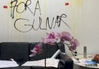 Em ato contra cortes e atrasos no pagamento de bolsas, alunos da Uerj picham reitoria