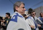 Tarcísio se enrola na bandeira de Israel em meio ao genocídio de palestinos 