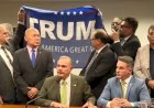 Vexame: bolsonaristas, traidores da pátria, erguem faixa em homenagem a Trump