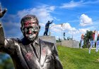 Viúva de Jango exige restauração de estátua vandalizada por bolsonaristas em Porto Alegre