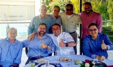 Submisso a Trump, Bolsonaro comemora independência dos Estados Unidos