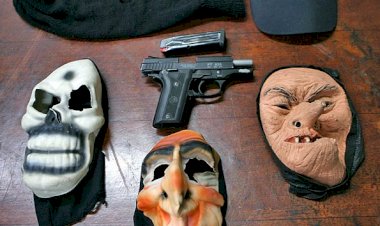 Banda podre militar veste carapuça e ameaça civis com ruptura institucional