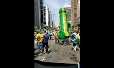 “Pirocão” verde e amarelo foi trollagem de estudantes infiltrados Objeto fálico foi inflado durante a concentração do ato dos bolsonaristas na cidade de São Paulo