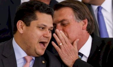 Bolsonaro se reúne com Mendonça e reafirma apoio diante de impasse com Alcolumbre