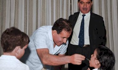 Jango vacinando os filhos João Vicente e Denize em 1962: “Saudades do tempo em que os pais seguiam as instruções dos órgãos de saúde” 