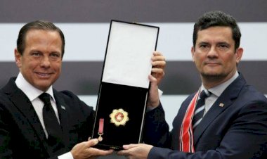 Em briga de tucano, marreco morre na praia