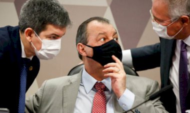 No WhatsApp, CPI da Pandemia manifestava temor com golpe militar