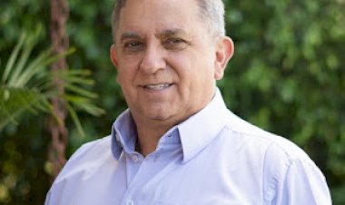 Na denúncia oferecida pelo MPDFT, consta que, o réu, enquanto ocupava o cargo de Secretário de Estado de Ciência e Tecnologia do DF, teria desviado equipamentos de informática doados pelo Tribunal de Contas da União (TCU) para projetos sociais. Segundo a acusação,