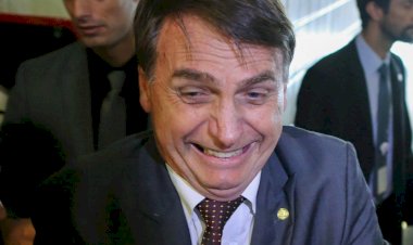 Mendonça suspende análise de inquéritos contra Bolsonaro no STF