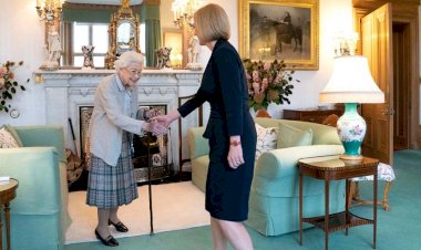 Liz Truss guia a Grã-Bretanha ainda mais rápido para o abismo