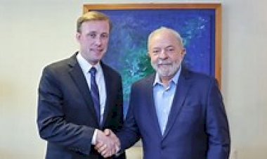 Lula recebe conselheiro de Segurança dos EUA e se diz 'animado' para conversa com Biden