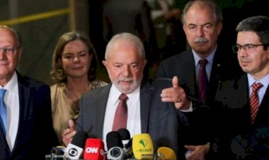 Lula anuncia fim das privatizações e Mercadante no BNDES