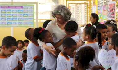 Projeto em Niterói leva filha do ex-governador Roberto Silveira para falar sobre centenário do político em escola