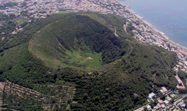 “Esteja preparado para tudo”: supervulcão está despertando na Itália