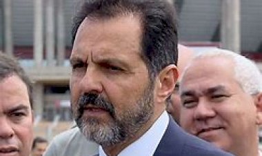 Justiça absolve Agnelo Queiroz e outros réus por contrato da Fórmula Indy