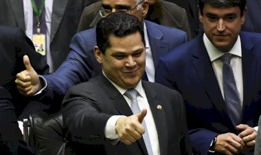 Alcolumbre joga a toalha e pede a número 2 da Fazenda que cesse o “nós contra eles”