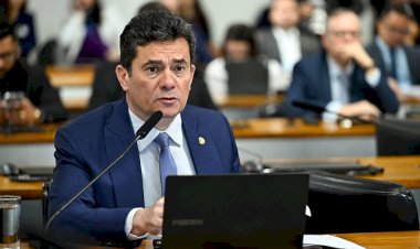 Moro falsifica a história para continuar flertando com o bolsonarismo