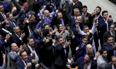 Política brasileira: História de um sequestro