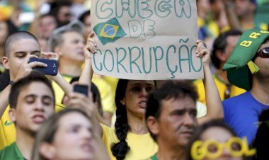 A máquina de histeria moral das elites