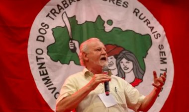 João Pedro Stedile, do MST, recebe título de Doutor Honoris Causa pela UFJF