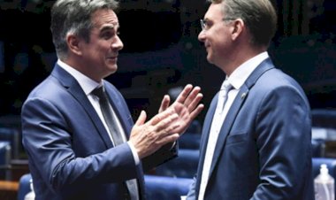 Escândalo da mesada do Master deixa Flávio Bolsonaro desnorteado