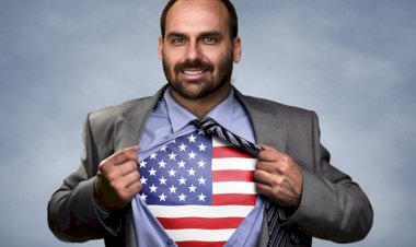 Trump agradece trairagem de Eduardo Bolsonaro e o presenteia com o título de cidadão americano