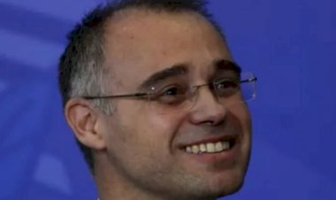 Farsa: Mendonça fabricou inquéritos contra “Lulinha” e acobertou crimes de Flávio Bolsonaro