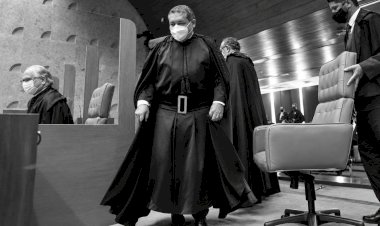 OS VESTÍGIOS DA NOITE