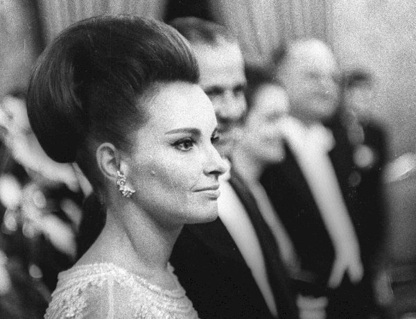 Hoje é seu dia: A primeira-dama que o Brasil mandou para o exílio