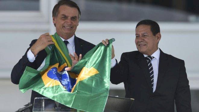 Militares, empresários e políticos conspiram para tirar Bolsonaro das eleições