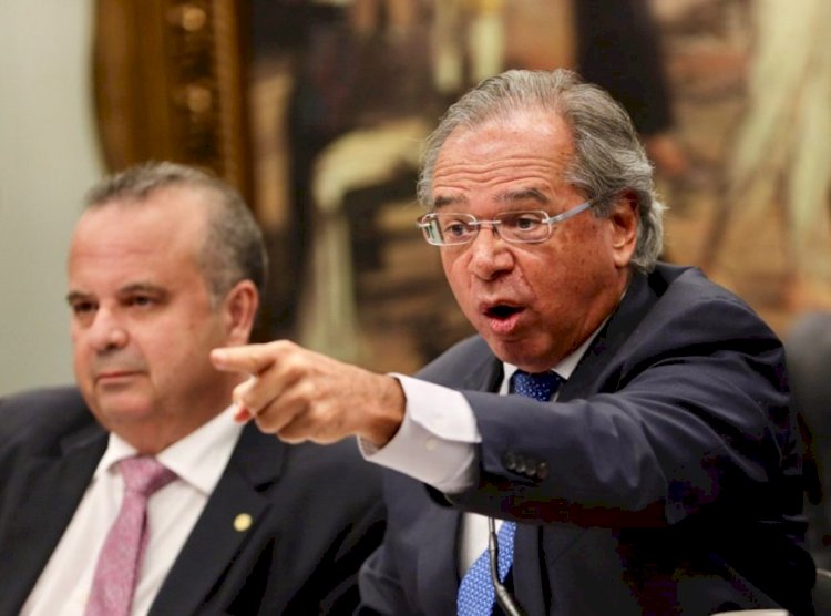 Guedes aparece com ‘Terminal Bloomberg’ em discurso no G20 e é massacrado nas redes 