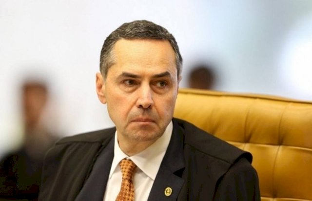 “Bolsonaro já tem mentiras prontas e ajudou milícias”, diz Barroso