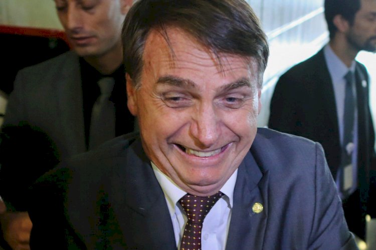 Mendonça suspende análise de inquéritos contra Bolsonaro no STF