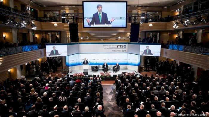 Analista: Ocidente cometeu 'erro estratégico' ao não convidar Rússia para Conferência de Munique