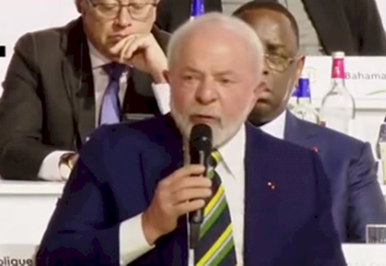 Na França, Lula critica “ameaças” da UE, inação do FMI e Banco Mundial e dependência do dólar