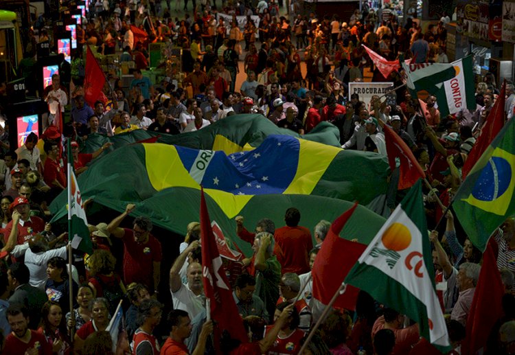 Construir uma frente ampla em defesa do Brasil. Davidson Magalhães