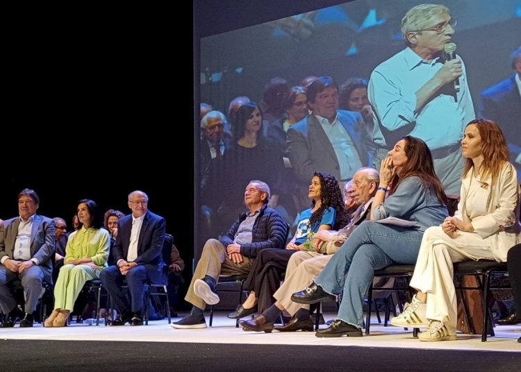 Ato em SP com líderes políticos, artistas e movimentos populares celebra resposta do Brasil ao golpismo