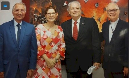 A ministra Maria Elizabeth Elizabeth Rocha, presidente do Supremo Tribunal Militar, recebe o Instituto Presidente João Goulart