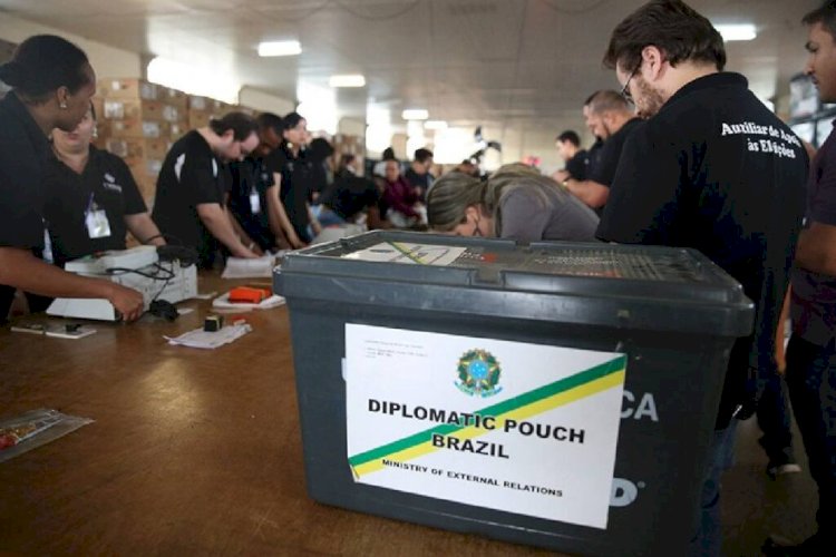 Eleitorado brasileiro no exterior supera 1 milhão pela primeira vez