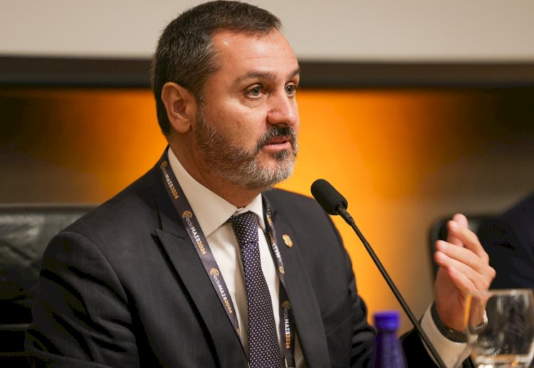 Mendonça afasta diretor da PF para seguir acobertando crimes de Flávio Bolsonaro