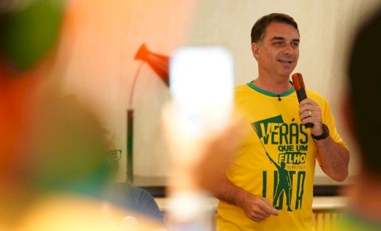  Verás que um filho teu foge à luta